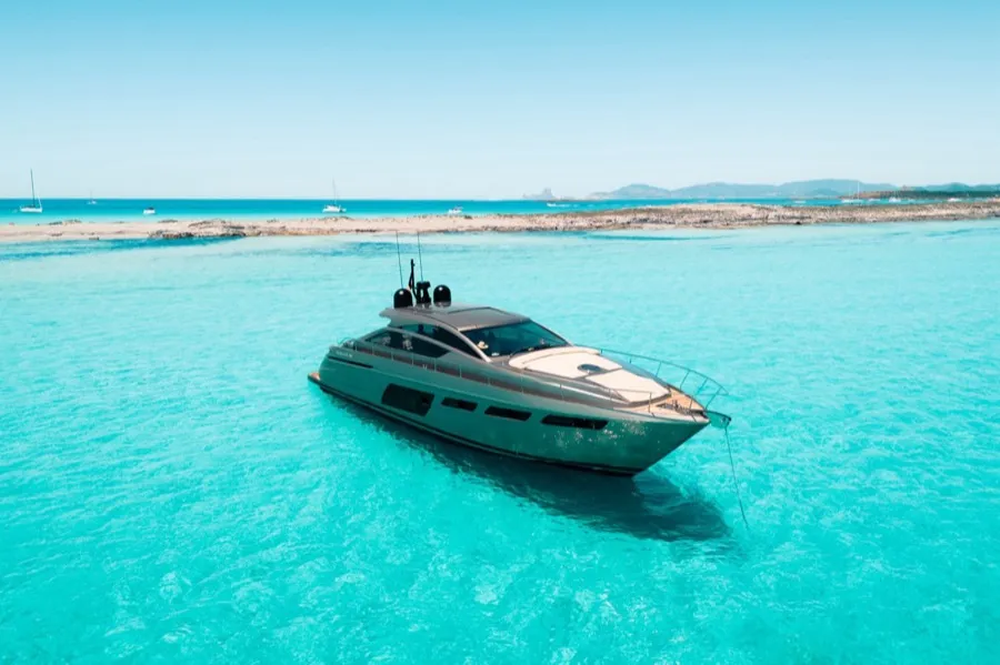 Dr. No — Votre escapade style James Bond sur l'eau — adrénaline, vitesse et l'allure d'une vraie icône.